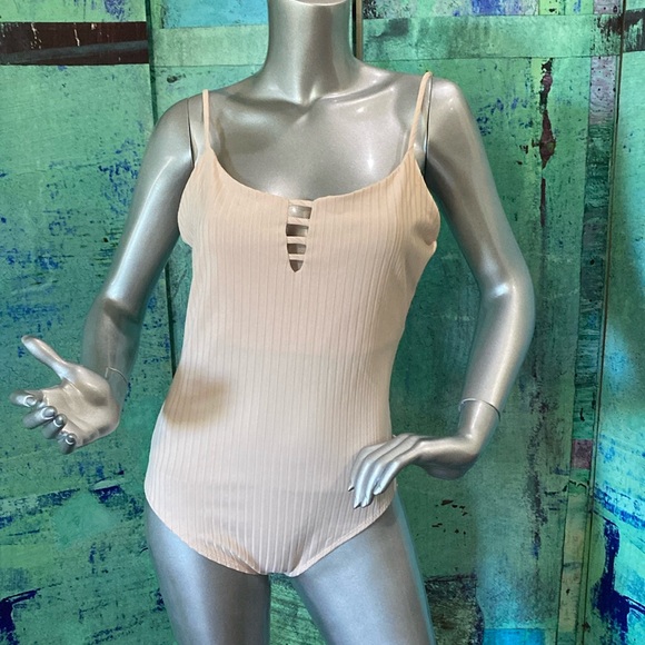 Socialite Peach Cut-out Bodysuit - Picture 1 of 7